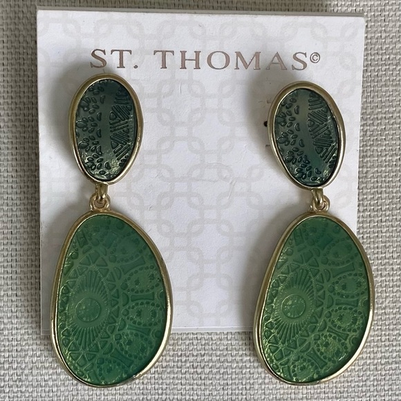 ST THOMAS Drop Earrings w/Post Back Green Glass Gold-Tone NWOT - Picture 1 of 4